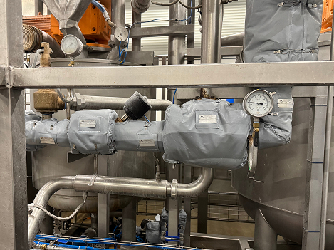 Removable reusable hygienic food grade thermal blanket and jacket insulation on multiple process fittings and piping in a food processing line