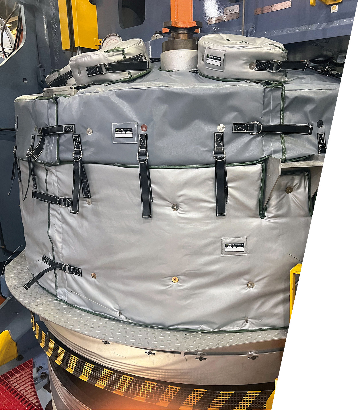 Removable insulation blankets installed on tire press